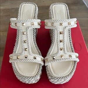 Valentino Garavani nwt and box Rockstud Torchon Slide